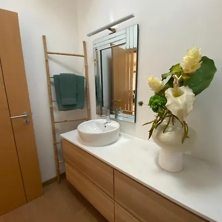 The Orange Tree - Vista Patio By Live And